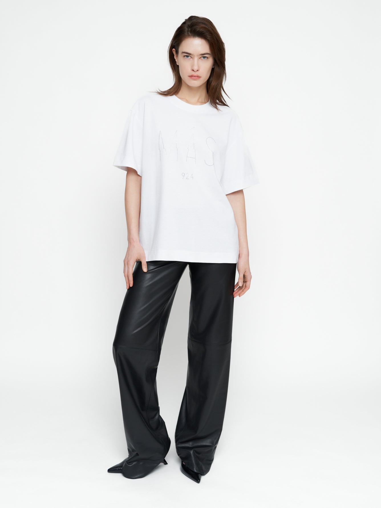 Balti marškinėliai su kristalais