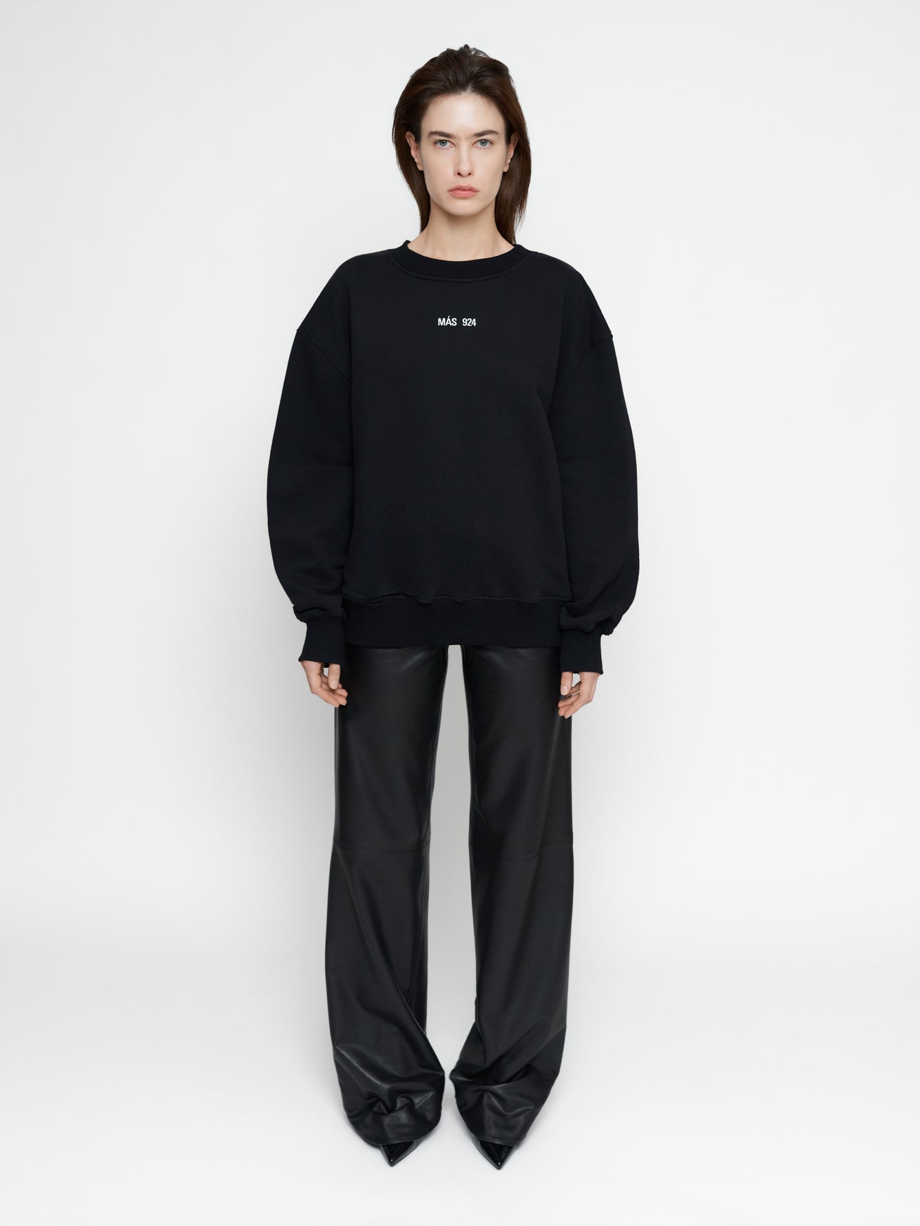 Minimal juodas džemperis