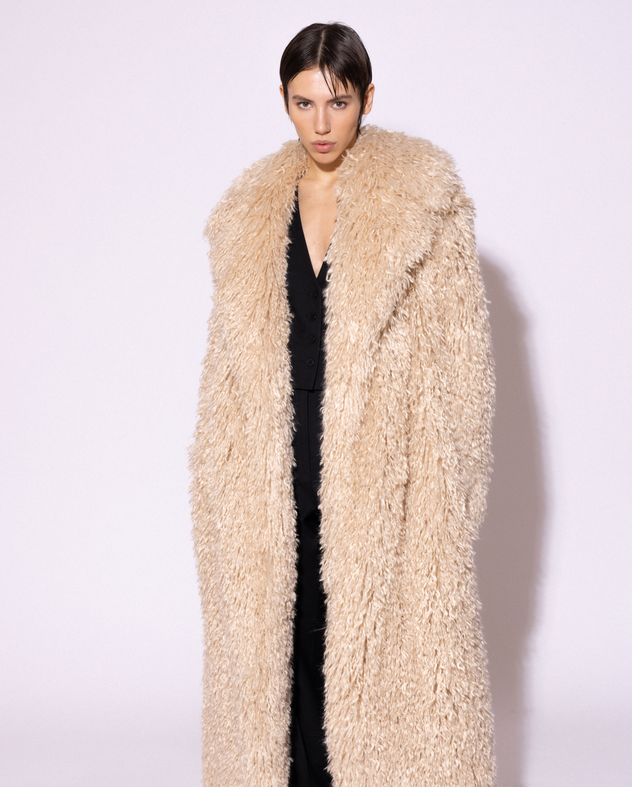 Beige fluffy coat – MÁS 924