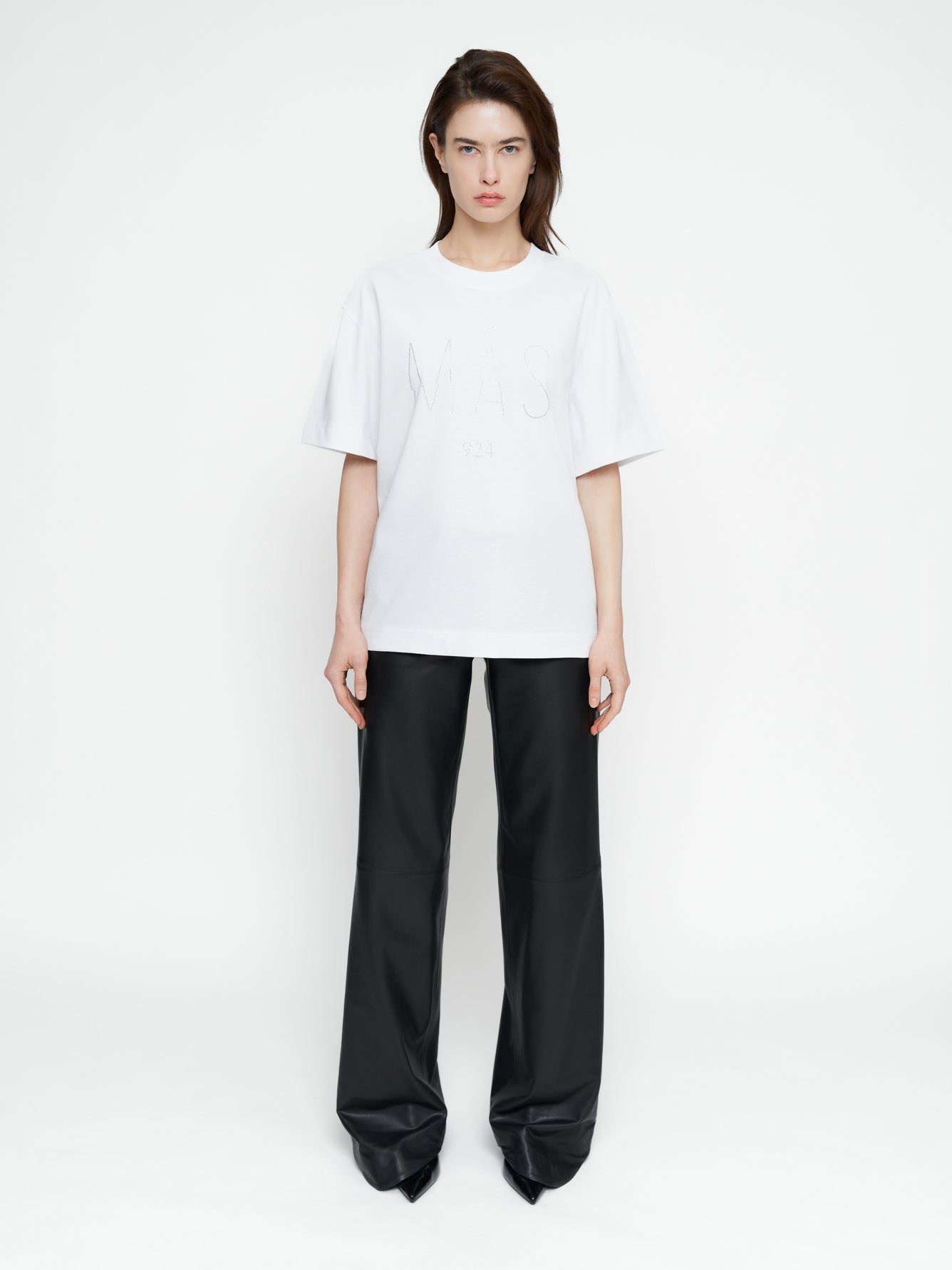 Balti marškinėliai su kristalais