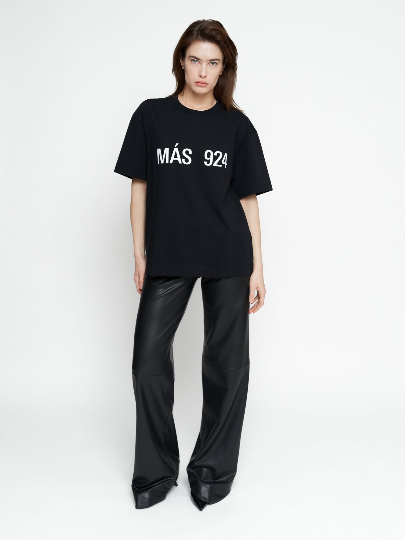 Juodi logo marškinėliai