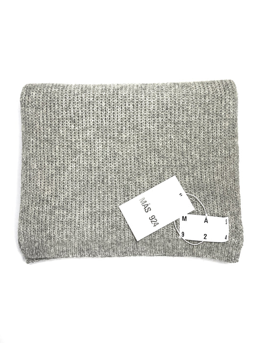 Pilkas vilnonis šalikas